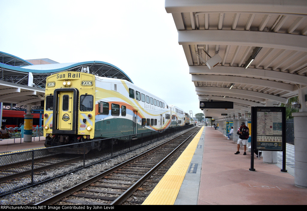 Sunrail Train # P317 arriving into LYNX Central Station